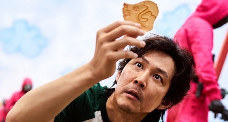 全台都在忙「戳椪糖」！《魷魚遊戲》爆紅成為美國Netflix首部排行榜奪冠韓劇