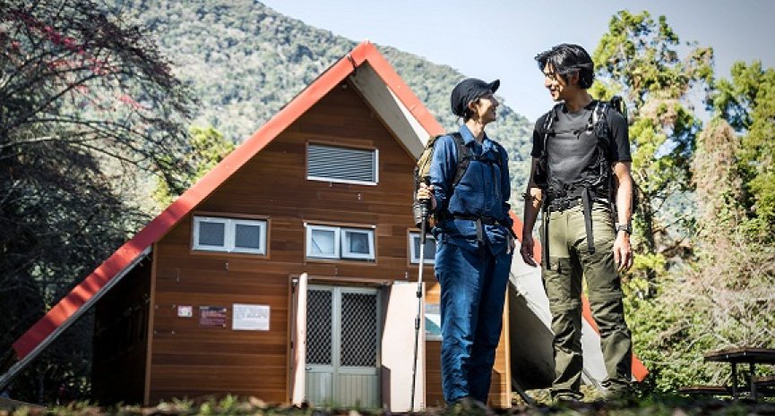 《極島森林》迎來最終回！桂綸鎂形容陳柏霖「像太陽」親編植物手環送禮