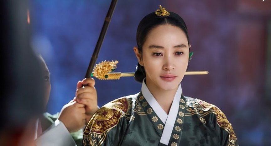 Netflix與韓更新《王后傘下》！金憓秀出道36年為演古裝堅持不做「這件事」