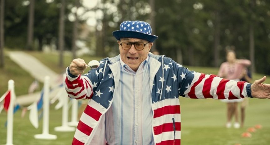 勞勃狄尼洛79歲再當爸！《美國派系列》製片團隊爆笑打造《義美超級爸》