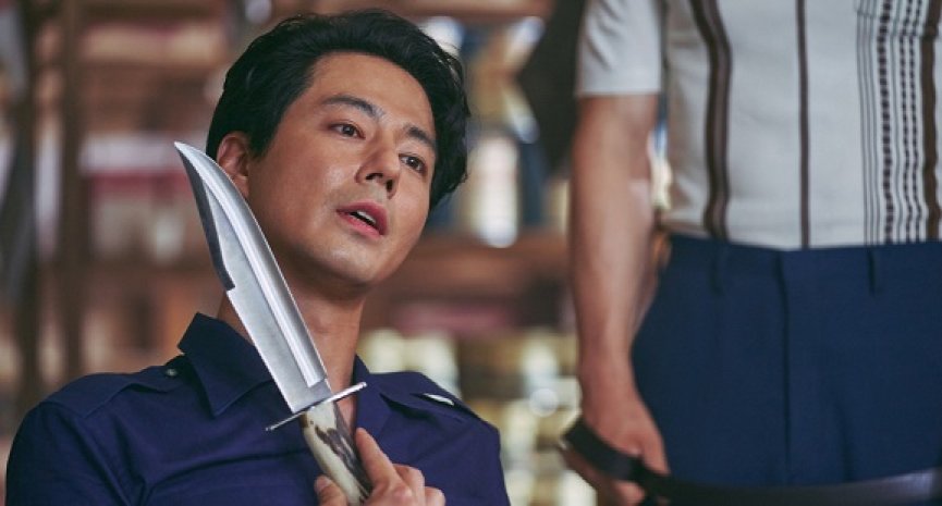 《神鬼海底撈》大贏芭比空降韓國票房冠軍！趙寅成扮「走私王」笑到快斷氣