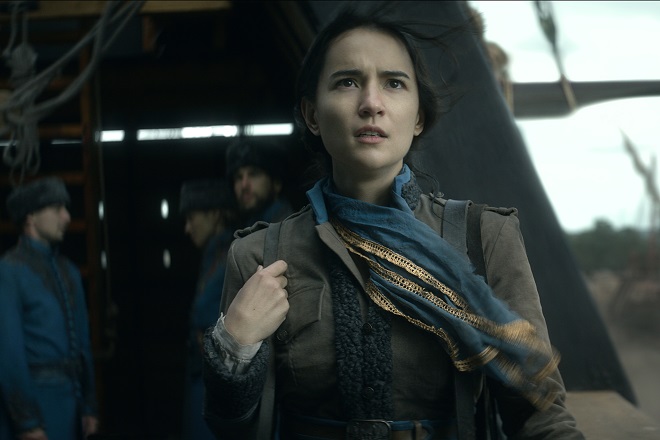 Netflix奇幻美劇《太陽召喚》首曝劇照!班巴恩斯走入魔法世界成「闇主」-DramaQueen電視迷